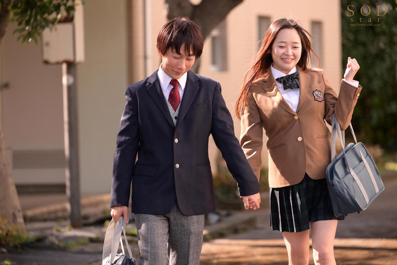 陽ギャルだけど性知識ゼロでエロにウブな幼馴染（ほぼ処女）と、セックスの練習をすることになっちゃった僕。 青空ひかり - サンプル画像 - 3