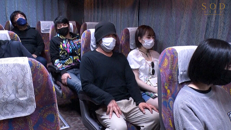 フェス帰りのノリノリ美少女を夜行バスで密着痴● 何時でも股を広げる都合のいい女に仕立て上げた 西元めいさ - サンプル画像 - 4