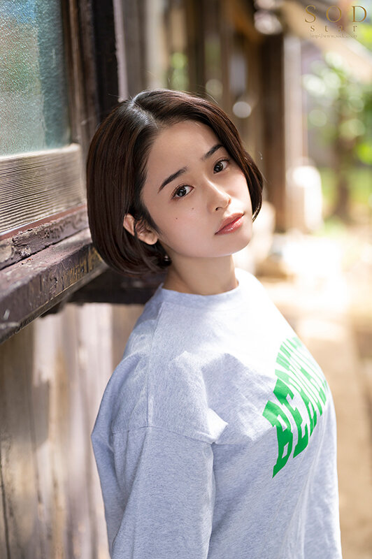 盆休みの帰省中、近所のミナモと久しぶりの再会。うだるような暑い季節に成長してどちゃクソ可愛くなっていた幼馴染と三日三晩生ハメしまくった。 MINAMO - サンプル画像 - 20