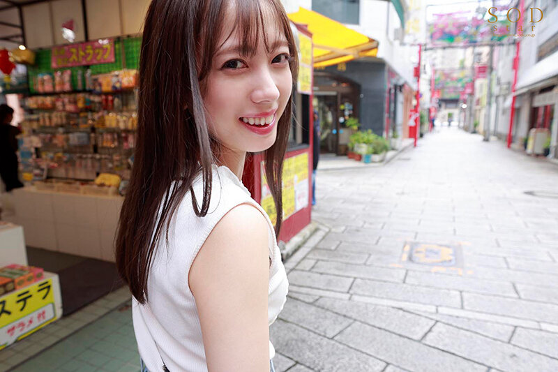 アーティスト兼AV女優 小湊よつ葉‘旅の途中’のドキュメント。カラダの変化、今したい、あの頃したかったセックス‘もっと非日常的な事を…’妄想実現 念願のカーセックス、野外4P、地元デートハメ撮り【圧倒的4K映像でヌク！】 - サンプル画像 - 10