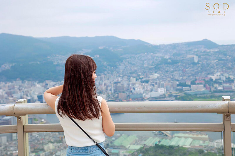 アーティスト兼AV女優 小湊よつ葉‘旅の途中’のドキュメント。カラダの変化、今したい、あの頃したかったセックス‘もっと非日常的な事を…’妄想実現 念願のカーセックス、野外4P、地元デートハメ撮り【圧倒的4K映像でヌク！】 - サンプル画像 - 4