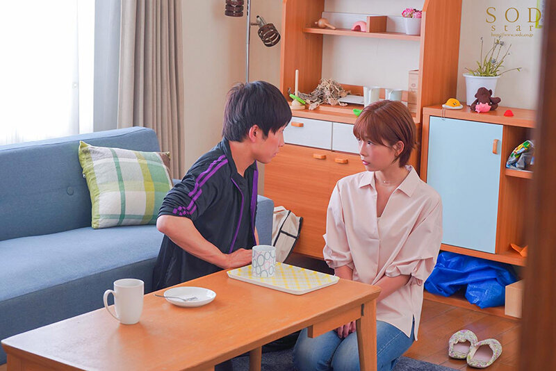 保育園に子供を送ってから迎えまでの8時間…長男のサッカースポ少のコーチと、不倫セックスしまくっている絶倫ママチャリ妻。 紗倉まな - サンプル画像 - 7