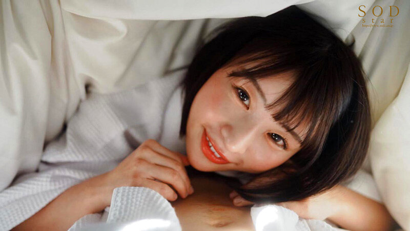 【夏といえば水着！SODstar全員ビキニ祭】彼氏にデートをドタキャンされた先輩から突然の呼び出し！後輩の僕を一日中連れ回し当てつけベロチュウ＆ヤケクソ杭打ち騎乗位 宮島めい - サンプル画像 - 17