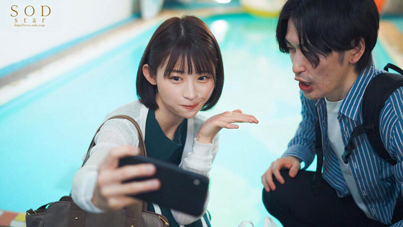 【夏といえば水着！SODstar全員ビキニ祭】彼氏にデートをドタキャンされた先輩から突然の呼び出し！後輩の僕を一日中連れ回し当てつけベロチュウ＆ヤケクソ杭打ち騎乗位 宮島めい - サンプル画像 - 4