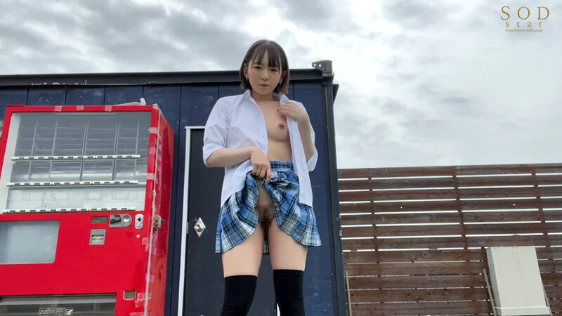 校内で同級生に見つからないようマ×コ丸出し配信して興奮していたら、バレて中出し輪×されちゃった！J系インフルエンサー 西元めいさ - サンプル画像 - 4