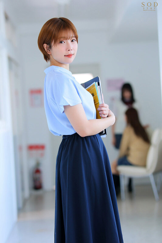 学校で人気の先生は、思春期の女子たちの付き合ってる彼氏を寝取りまくる女教師でした。 紗倉まな - サンプル画像 - 3