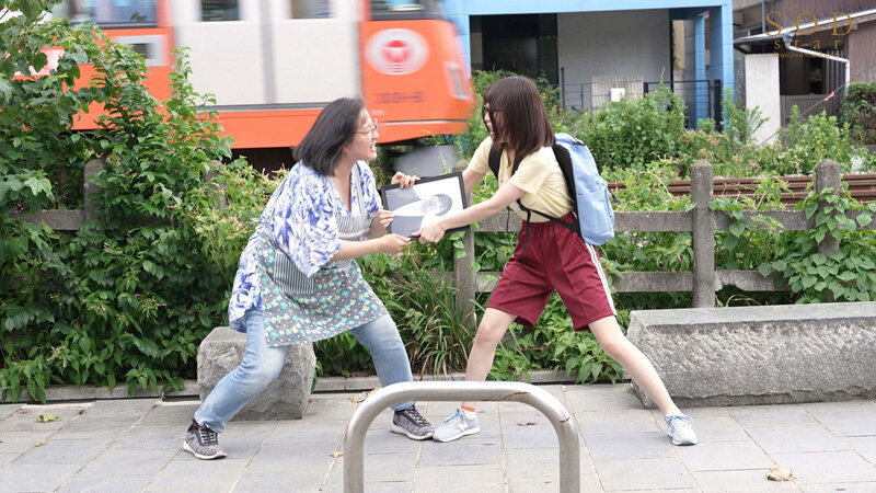 アラサー喪女ニート2 母親と喧嘩して家出した従姉が自宅へ来て、自分よりクソニートだとレッテルを貼られた。 隠れ巨乳の従姉（27） 天宮花南 - サンプル画像 - 3