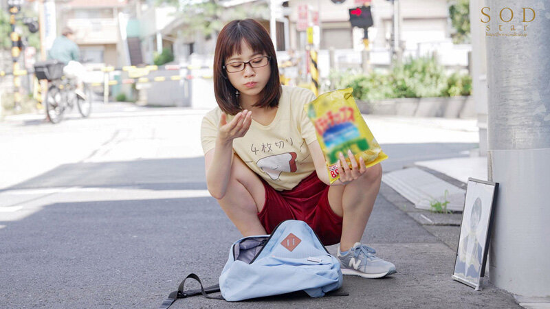 アラサー喪女ニート2 母親と喧嘩して家出した従姉が自宅へ来て、自分よりクソニートだとレッテルを貼られた。 隠れ巨乳の従姉（27） 天宮花南 - サンプル画像 - 4