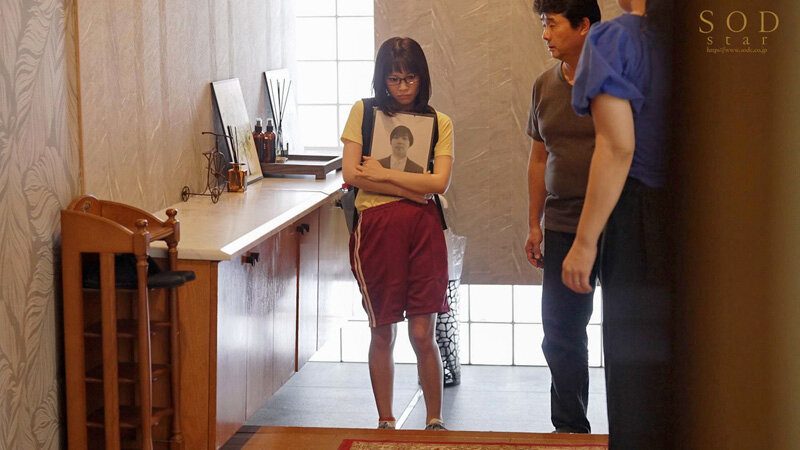 アラサー喪女ニート2 母親と喧嘩して家出した従姉が自宅へ来て、自分よりクソニートだとレッテルを貼られた。 隠れ巨乳の従姉（27） 天宮花南 - サンプル画像 - 7