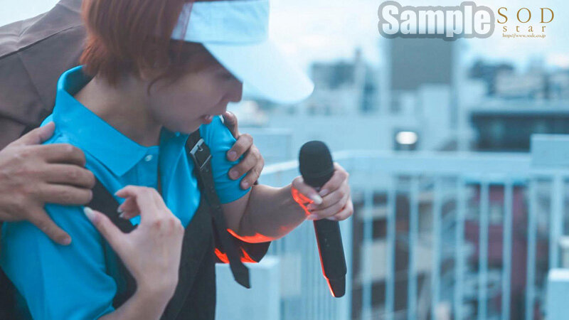 ヒーローショーの司会進行をしている元気で明るいお姉さんのお仕事は、楽屋裏で性欲処理として中出し輪●される事も含まれています。 紗倉まな - サンプル画像 - 10