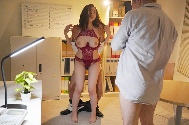 スタイルが抜群過ぎる部下の弱みを握り脅迫して肉奴●化。パワハラ上司の社内ランジェリー調教！！ 神木麗 - サンプル画像 - 10