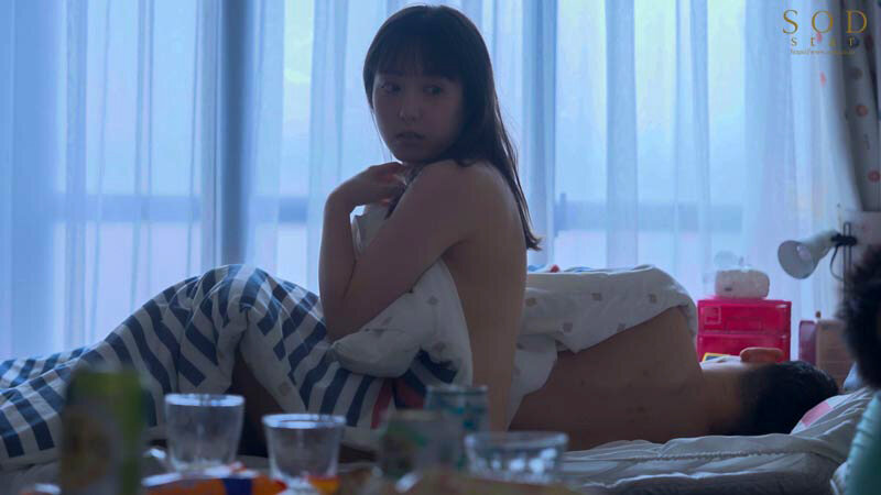 仲の良い会社の同期2人（男）と飲んだら、エロい雰囲気になって宅飲み3P。その後も関係が続いて…オフィス、自宅で、ハメまくった美人OL 矢埜愛茉 - サンプル画像 - 10