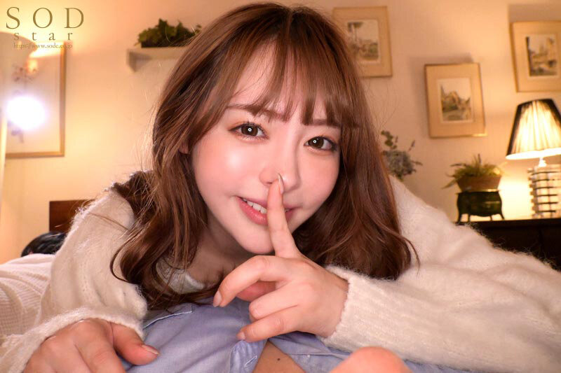 超至近距離で僕を誘惑してくる親友の彼女と…声が出せない密室、親友はすぐそこ！バレたら終わりなのに精子が止まりません…。小倉由菜【圧倒的4K映像でヌク！】 - サンプル画像 - 13
