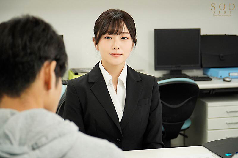 内見にきた新婚夫婦の旦那を寝取って契約成立させる不動産レディの生ハメ中出し営業 青空ひかり - サンプル画像 - 7