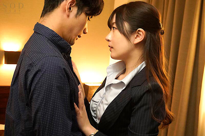 内見にきた新婚夫婦の旦那を寝取って契約成立させる不動産レディの生ハメ中出し営業 青空ひかり - サンプル画像 - 8
