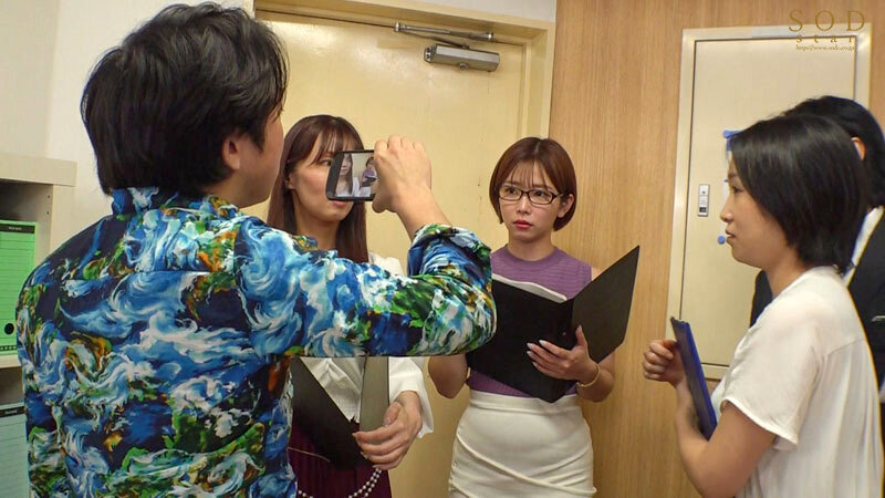 「今って少しだけ時間ありませんか？入会してくれたら…」マルチ商法の痴女が裏技鬼責め勧誘テクニック！！ 紗倉まな - サンプル画像 - 11