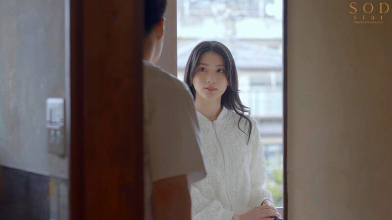 僕の住むアパートの隣室の美人妻は欲求不満だった。夫婦喧嘩で空いた直径10cmの壁穴越しに立ちバックで膣奥を突きまくった密かな不倫関係5日間。 本庄鈴 - サンプル画像 - 14