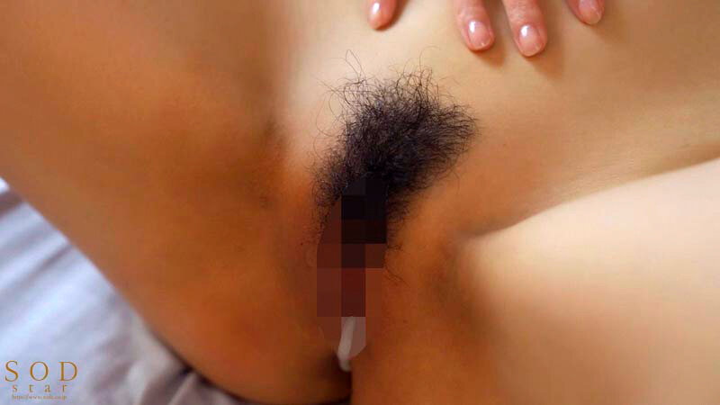 僕の住むアパートの隣室の美人妻は欲求不満だった。夫婦喧嘩で空いた直径10cmの壁穴越しに立ちバックで膣奥を突きまくった密かな不倫関係5日間。 本庄鈴 - サンプル画像 - 20