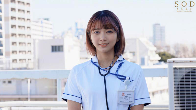 院内に夜な夜な響く喘ぎ声の実態は！？ 話題の美人看護師を極秘取材 笑顔の杭打ち騎乗位と涎たっぷりフェラで入院患者をヌキまくる隠れ痴女ナース 星乃莉子 - サンプル画像 - 4