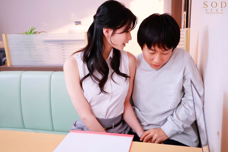 同棲するため物件を内見にきたカップルの彼氏を寝取って生ハメ中出しさせる淫乱美脚な不動産レディ 本庄鈴 - サンプル画像 - 11