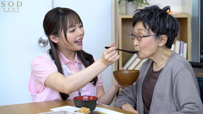 人格支配済性処理ダッチワイフ販売中。 施設のお爺ちゃん、お婆ちゃんから孫の様に溺愛されている 介護福祉士ゆなさん 小倉由菜 - サンプル画像 - 3