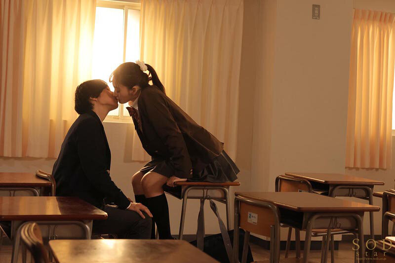 「ひさしぶりに学校いってみいひん？」かつての同級生と10年ぶりに再会。当時ヤリまくっていた思い出の校舎…は跡形もなく…廃墟になった母校の冷たいコンクリートに彼女を押しあて何度も何度も腰を打ちつけた 渚恋生 - サンプル画像 - 4