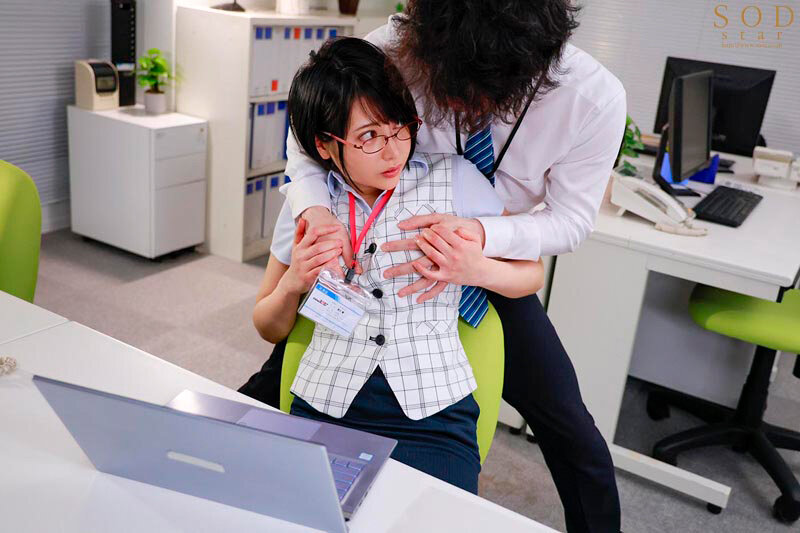 デリヘル呼んだらいつも領収書を突っ返してくる経理部の欲求不満OLと遭遇「まさか、飲食代で落とさないでくださいよ…」と言いつつ生本番させてくれ自宅でも会社でもヌいてくれる関係に 夏目響 - サンプル画像 - 9