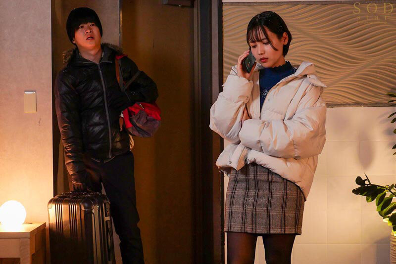 ロケ帰り相部屋NTR 大雪で東京に帰れなくなった清楚人気アナウンサーが後輩新人ADと朝まで中出ししまくった一晩 柴崎はる - サンプル画像 - 4