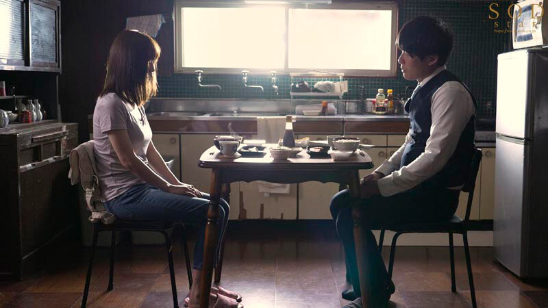 夫婦のこれからのために始めた交通誘導バイトで出会った年下ガテン系と待機中不倫SEX 天宮花南 - サンプル画像 - 2