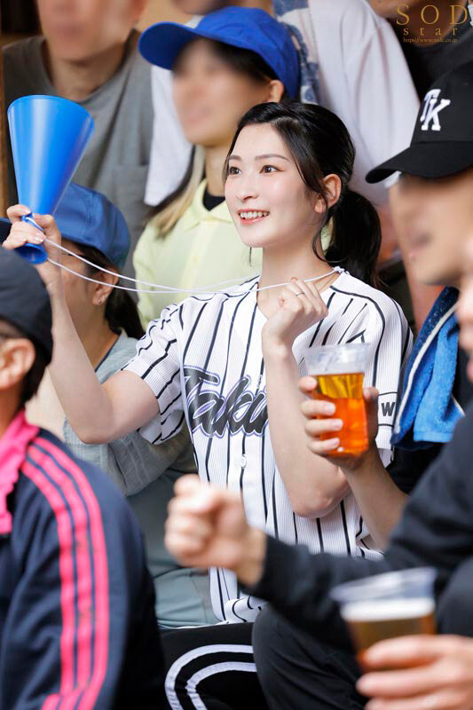 旦那を野球選手に育ててくれた地元のオヤジたちに恩があるからってなぜ毎年毎年妻の私がコンパニオンみたいに下品な接待をしなくちゃいけないの… 本庄鈴 - サンプル画像 - 2