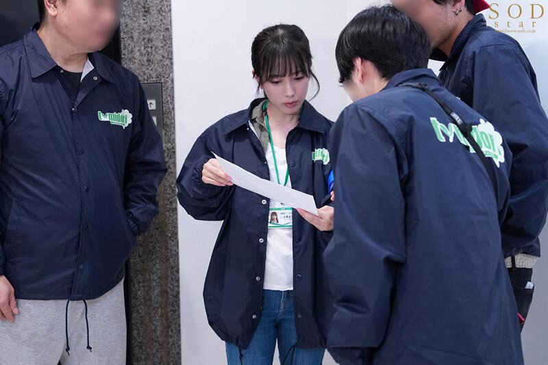 激務な報道局で働くボクが欲求不満な美人ディレクターを刺激したらエロスイッチを入れてしまい何度も誘惑されて…シャワーも浴びずに編集所に籠って汗だくセックスに明け暮れた 小湊よつ葉 - サンプル画像 - 2