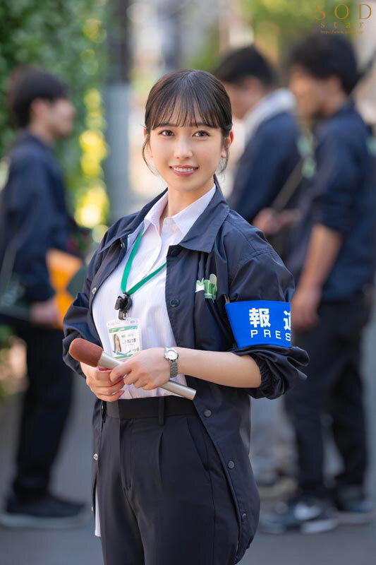 激務な報道局で働くボクが欲求不満な美人ディレクターを刺激したらエロスイッチを入れてしまい何度も誘惑されて…シャワーも浴びずに編集所に籠って汗だくセックスに明け暮れた 小湊よつ葉 - サンプル画像 - 20