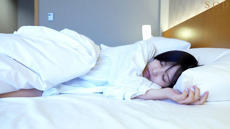 禁断の関係だった元教え子と5年ぶりの再会。大人になった彼女とホテルに巣ごもり燃えるような不倫SEXで猿みたいに中出し絶頂をし続けた。柴崎はる - サンプル画像 - 12
