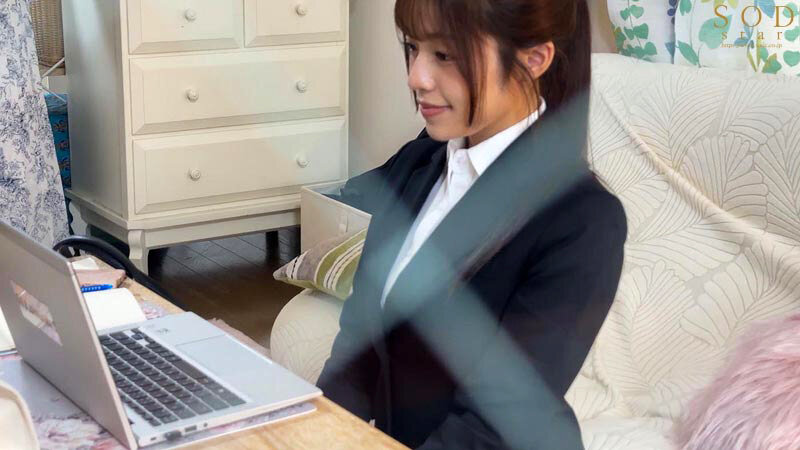 半年間隠し撮りし続けていた隣人就活生（推定 G カップ）が家の前で潰れていたので、介抱のフリをして無抵抗なカラダを臭ツバまみれになるまで舐めまわした。 葵ななせ - サンプル画像 - 5