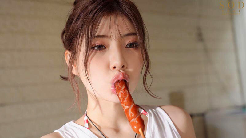 欲求不満女子大生は海の家の短期バイト中ビーチに集まる男達の筋肉と汗の匂いにムラムラが抑えられず…SEX懇願じゅぽフェラで誘惑しまくった 神木麗 - サンプル画像 - 3