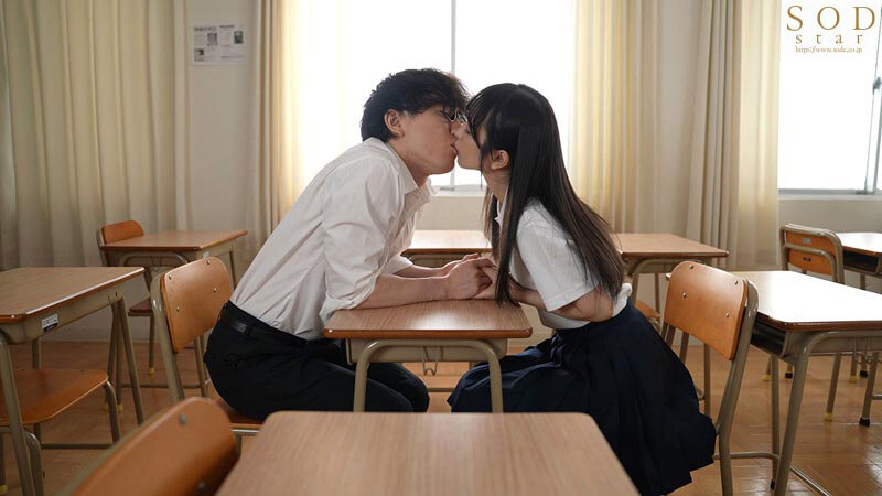 校内で露出誘惑して身も心も弄んでくるイタズラな美少女は幼馴染で誰もが知る有名芸能人。経験乏しい僕らは発情するがまま中出ししまくって所構わずヤりまくった絶倫アオハルSEX。 小湊よつ葉 - サンプル画像 - 6
