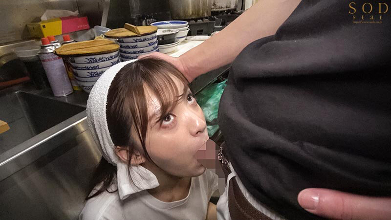 ラーメン屋唯一の女バイト、汗だくガテン系店員の性欲発散を担うセクハラOK娘。 渚恋生 - サンプル画像 - 12