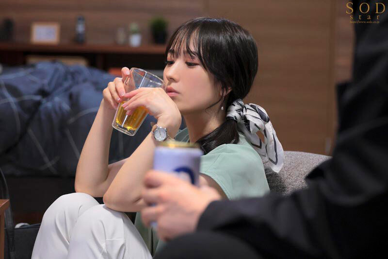 苦手な同僚と飲み会帰りに勢いでワンナイトしてしまったら膣奥フィットするチ〇ポの相性が良すぎて人生最高の絶頂感を味わってしまい…全然好きじゃないのにおかわりセックスしまくった 小湊よつ葉 - サンプル画像 - 2