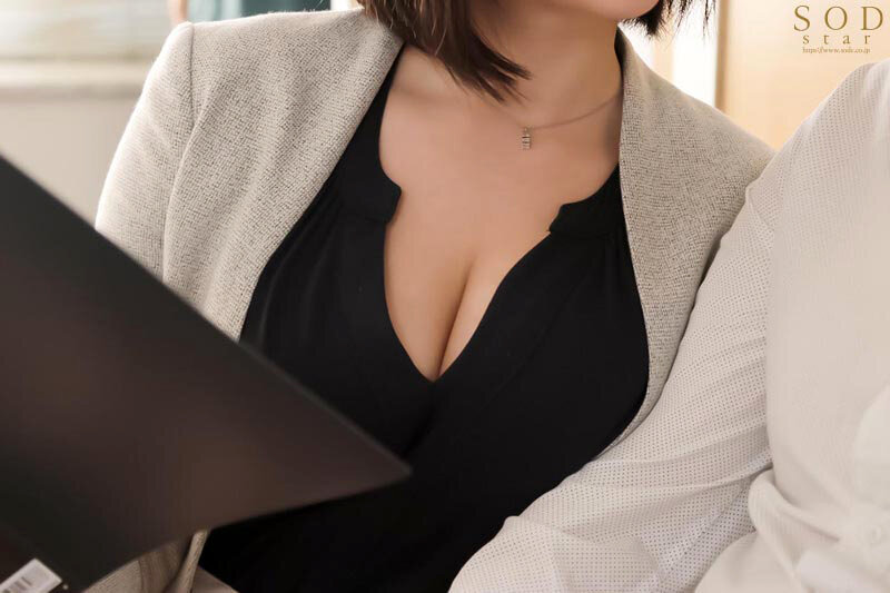 同棲するため物件を内見にきたカップルの彼氏を寝取って生ハメ中出しさせる淫乱巨乳な不動産レディ 夏目響 - サンプル画像 - 3