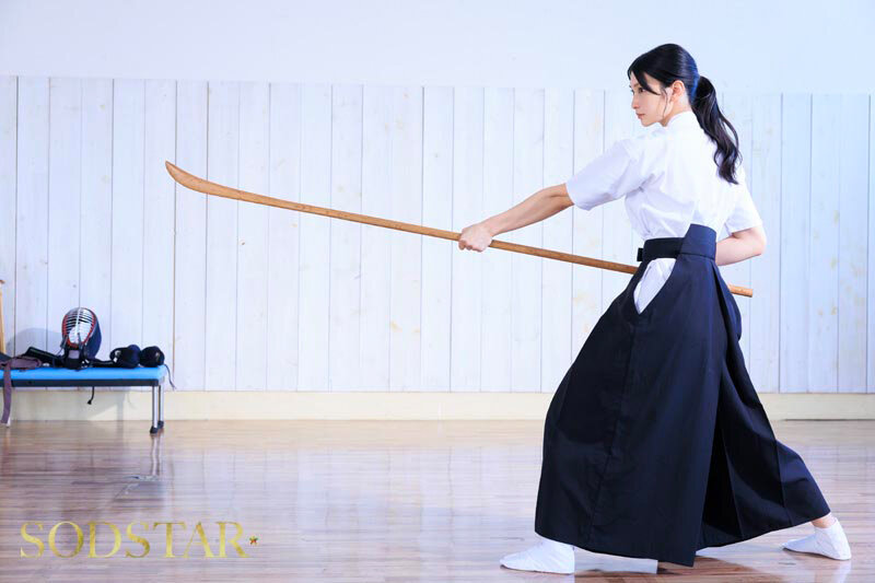 凛とした美しき薙刀剣士と密かに恋焦がれていた僕の童貞喪失物語 本庄鈴【特典映像収録】 - サンプル画像 - 4