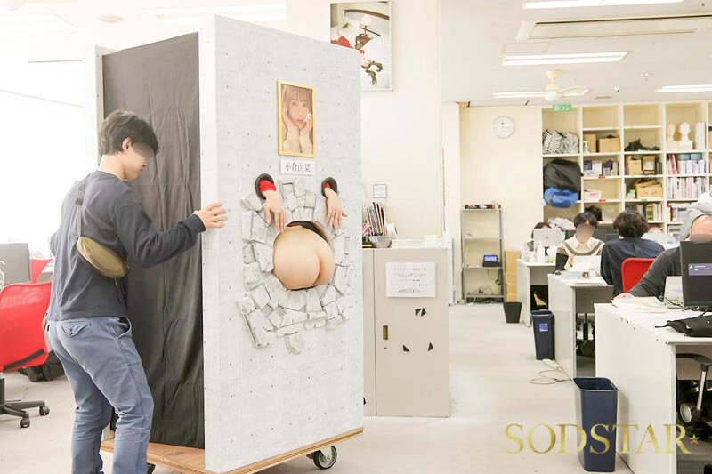 前代未聞！小倉由菜の壁尻パネルを出張レンタル！暴走する精子満タン男たちのザーメンを膣で受け止め白濁マン汁まみれでガクイキする二日間に密着！ - サンプル画像 - 6