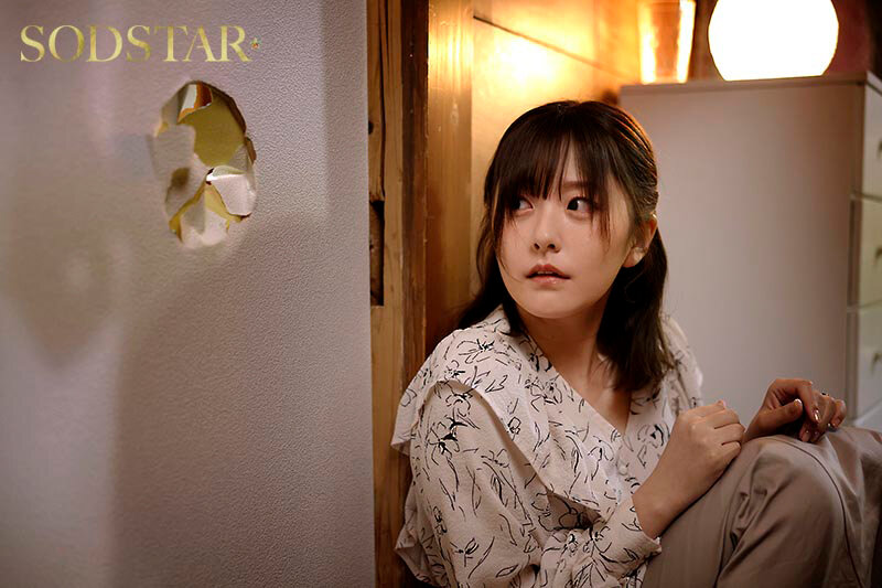僕の住むアパートの隣室の美人妻は欲求不満だった。夫婦喧嘩で空いた直径10cmの壁穴越しに立ちバックで膣奥を突きまくった密かな不倫関係5日間。 青空ひかり - サンプル画像 - 3