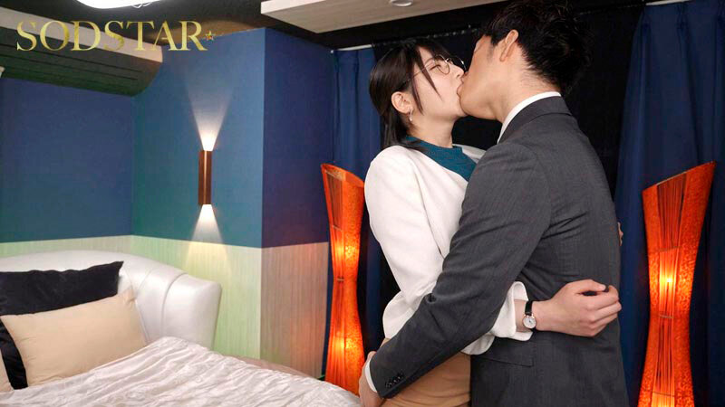 クールな外見で常にしごできオーラを放っている夏目部長 いざ下についてみるとポンコツ判明 仕事はぜんぶボクに丸投げだけど 残業後は飲みに連れてってくれ自宅で生マンまでさせてくれる とっても優しいクーデレ女上司 夏目響 - サンプル画像 - 8