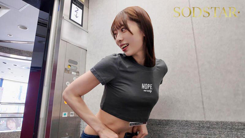 同期のSODSTAR新人天神羽衣と一宮るいが1日SOD女子社員 AV撮影の準備や企画会議など業務体験中にデカチンを即ハメされまくり！人生最大の羞恥に赤面しっぱなし！ - サンプル画像 - 4