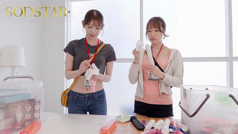 同期のSODSTAR新人天神羽衣と一宮るいが1日SOD女子社員 AV撮影の準備や企画会議など業務体験中にデカチンを即ハメされまくり！人生最大の羞恥に赤面しっぱなし！ - サンプル画像 - 6