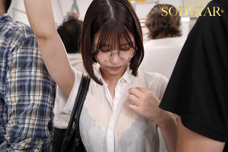 いつも駅で見かける安産型芋っこOLは雨なのに傘もささず電車に乗る’臭わせ’痴女だった。透けた下着で蒸れたマ〇コを何度も嗅がせてくるから名前も知らないのに抱きまくって10発射 唯井まひろ - サンプル画像 - 4