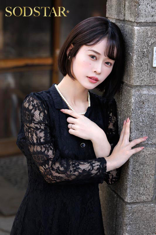 亡くなった旦那一筋で絶対に口説けないと噂の未亡人が配達員にオナニーを見られて、強迫SEX三昧 MINAMO - サンプル画像 - 2