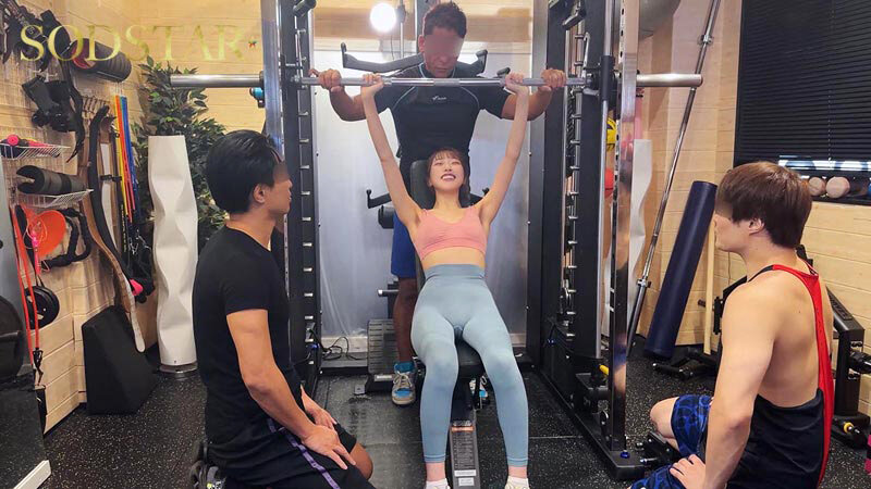 「筋肉触ってもいいですか…？」汗ダクの男臭いマッチョに発情し即雌化。トレーナー達を裏で舐め喰いまくる欲求不満アイドルの実態 天神羽衣 - サンプル画像 - 11