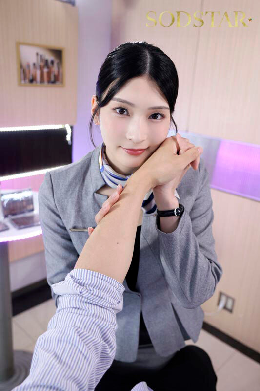 「ばっちりお化粧した私とあの子どっちが良いの？」恋人がメイクアップ中の20分暇そうな付き添い彼氏をフェラ＆SEXで顔射させる美容部員 本庄鈴 - サンプル画像 - 5