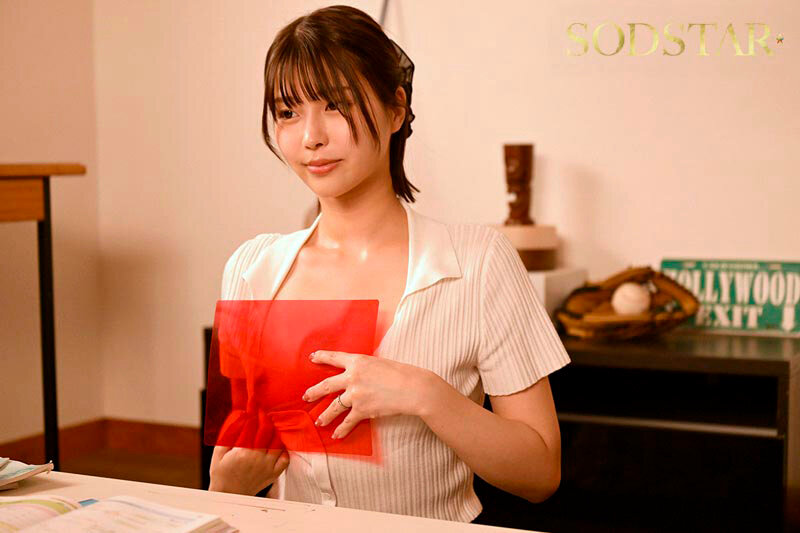 実家に嫁いできた奥さんは俺の家族が男クサさ抜群の性癖ど真ん中だったらしく、家族に忍んで全員とハメまくる絶倫人妻だったのでガテン系一家ファミリークラッシュ！ 唯井まひろ - サンプル画像 - 11